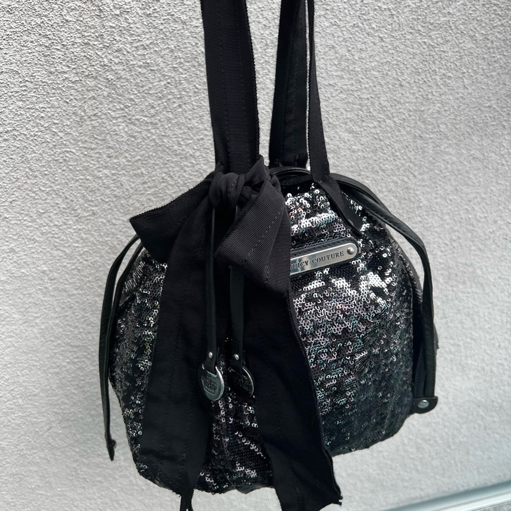 Rare Silver & Black Juicy Couture
Sequin Drawstring Bucket Tote Bag - Picture 1 of 4